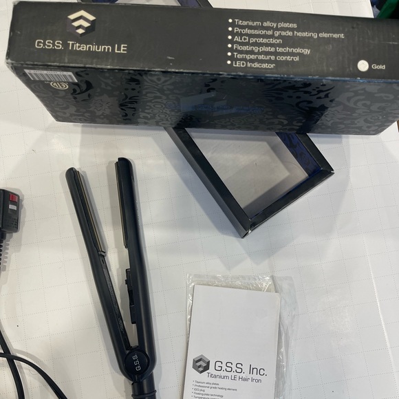 G.S.S. TITANIUM LE HAIR STRAIGHTNER - Picture 3 of 7